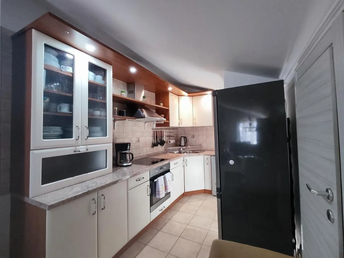 Sunset View Apartment - Cozy Apartment With Stunning Panoramic View Traù 0*,  Croazia
