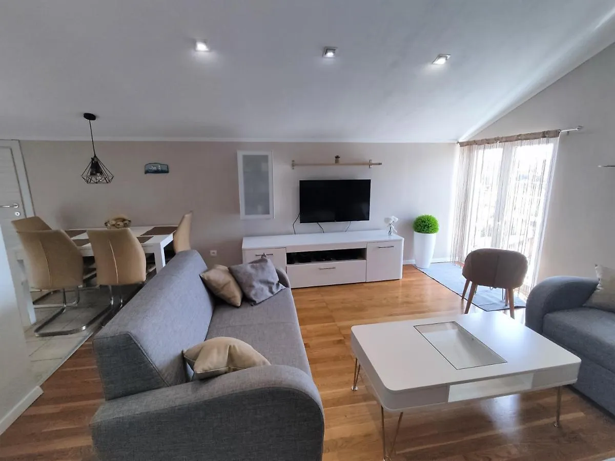 Sunset View Apartment - Cozy Apartment With Stunning Panoramic View Traù 0*,  Croazia